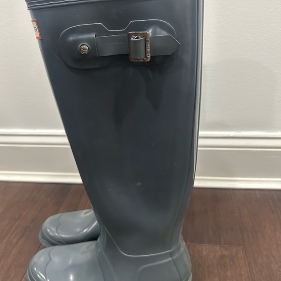 Tall grey Hunter rain boots - Picture 2 of 5